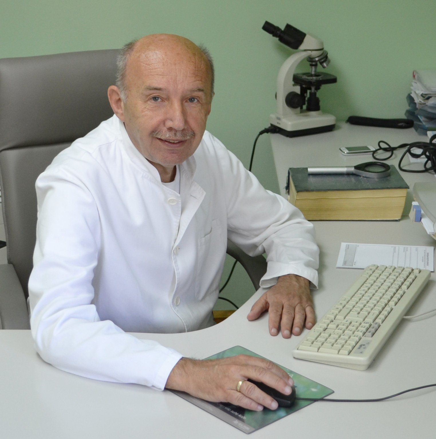 Dr. Davorin Bubalović u ordinaciji